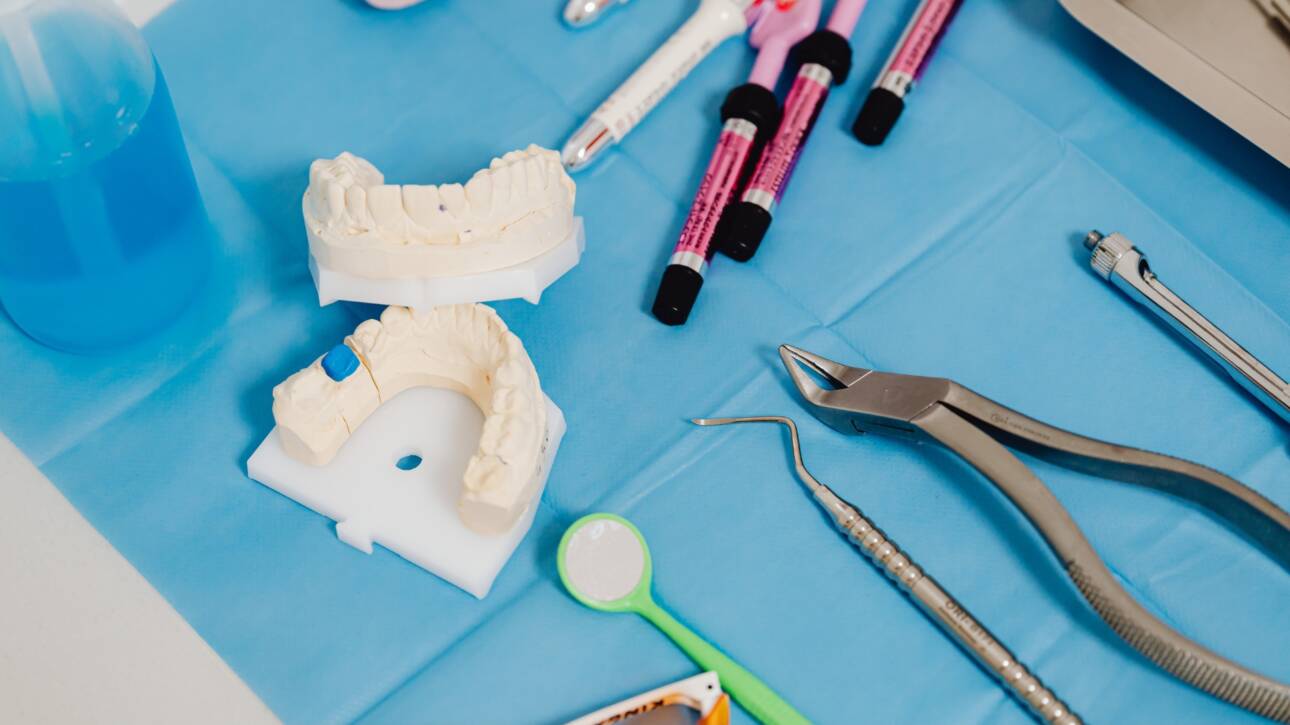 Esthea - Alergijske reakcije na dentalne materijale , Allergic reactions to dental materials